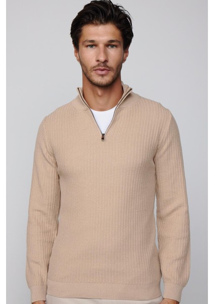 Slim Fit Dar Kesim Dik Yaka Fermuarlı Desenli Bej Erkek Triko Kazak modelleri