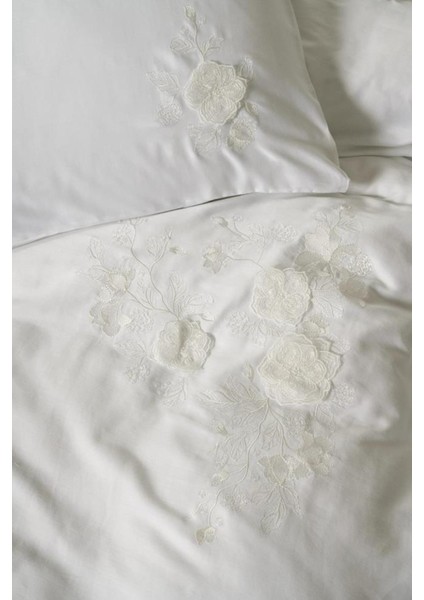 3D Nakışlı Çift Kişilik Saten Nevresim Takımı Gembira Beyaz fiyatları