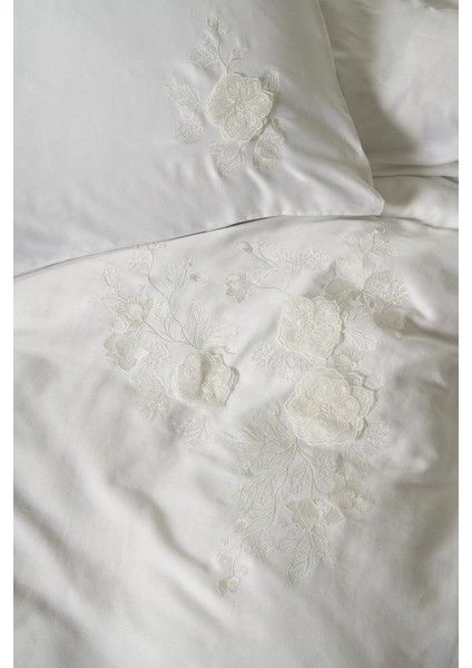 3D Nakışlı Çift Kişilik Saten Nevresim Takımı Gembira Beyaz fırsatları