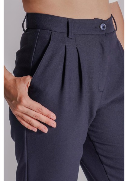 Kadın Yandan Cepli Arka Cep Fleto Beli Lastikli ve Pilili Slim Fit Pantolon Lacivert indirimleri
