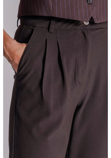 Kadın Yandan Cepli Arka Cep Fleto Beli Lastikli ve Pilili Slim Fit Pantolon Kahverengi modelleri