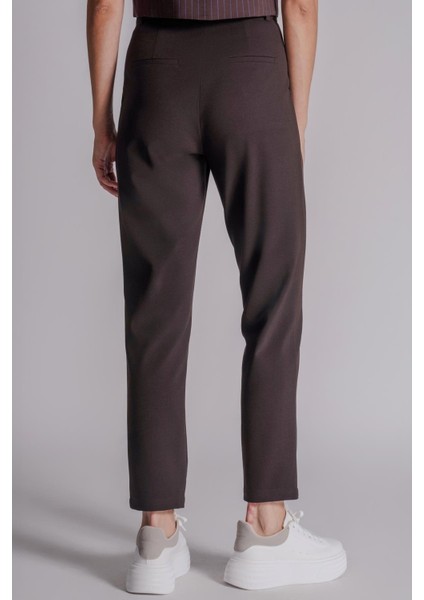Kadın Yandan Cepli Arka Cep Fleto Beli Lastikli ve Pilili Slim Fit Pantolon Kahverengi indirimleri