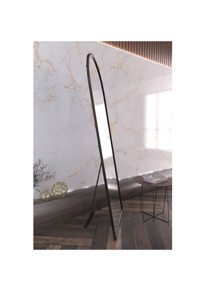 Hediyeler Kapında Siyah Metal Çerçeveli 180X70 cm Ayaklı Boy Aynası