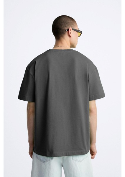 Bisiklet Yaka This Is Based On Real Life Story Baskılı Oversize Füme Erkek T-Shirt