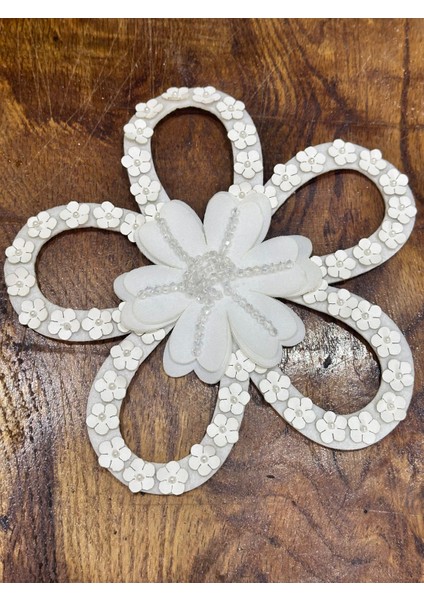 21X21 cm Beyaz Pulllu Çiçek Boncuk Işleme Çiçek Arma Dikiş Aplike