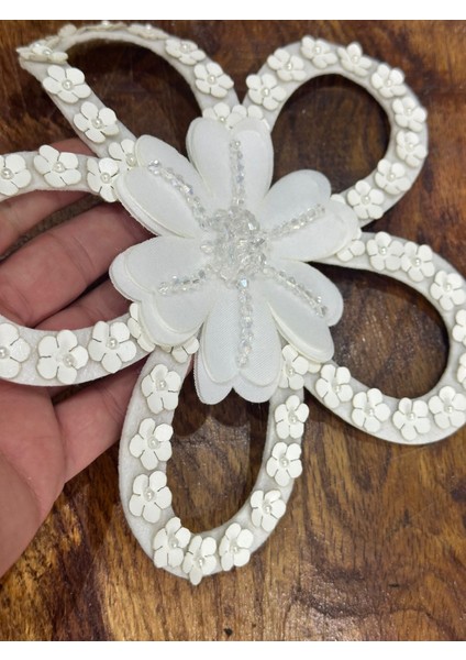 21X21 cm Beyaz Pulllu Çiçek Boncuk Işleme Çiçek Arma Dikiş Aplike