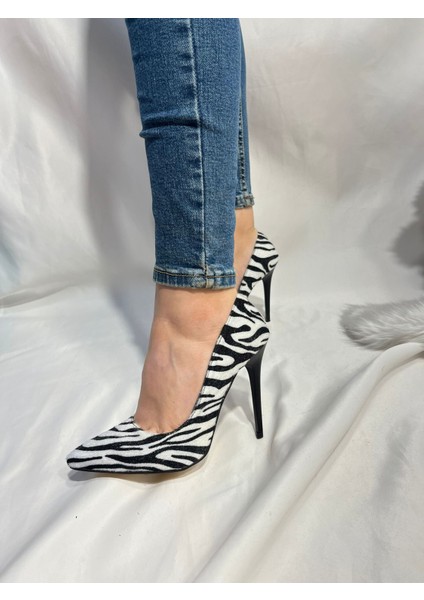 Hco Shoes Kadın Sivri Burun Zebra Desen Topuklu Ayakkabı