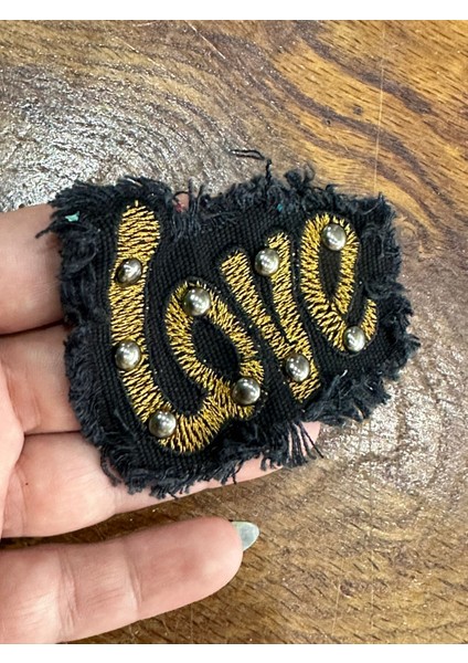 Siyah Kot Love Yazılı Zımbalı Arma Dikiş Aplike 8x5 cm fiyatları
