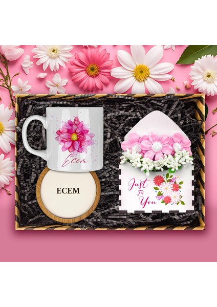 Kişiye Özel Çiçek Tasarım Kupa & Bardak Altlığı & Papatya Figür Mektup Aranjmanı Hediye Kutusu 114046