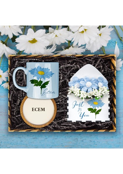 Kişiye Özel Çiçek Tasarım Kupa & Bardak Altlığı & Papatya Figür Mektup Aranjmanı Hediye Kutusu 114044
