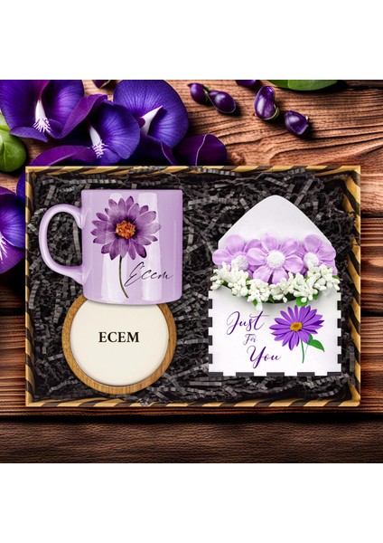 Kişiye Özel Çiçek Tasarım Kupa & Bardak Altlığı & Papatya Figür Mektup Aranjmanı Hediye Kutusu 114043