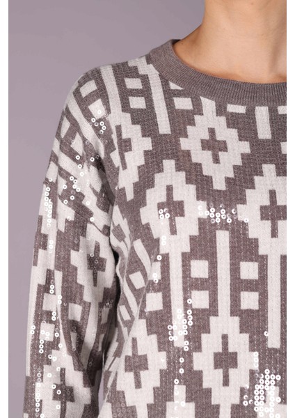 Kadın Pul Payet Detaylı Etnik Desenli Uzun Kol Yün Kazak 2532 Sütlü Kahve-Fildişi modelleri