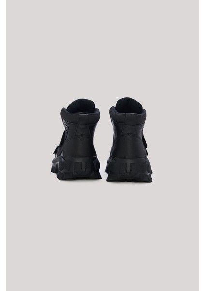 Siyah Bot Erkek Çocuklar İçin Kaymaz Taban ve Rahat İç Yapı fiyatları