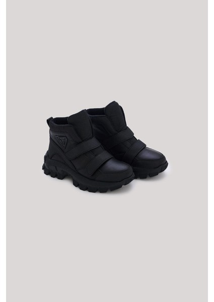 Siyah Bot Erkek Çocuklar İçin Kaymaz Taban ve Rahat İç Yapı modelleri