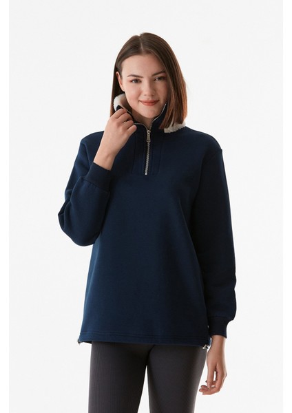 Basic Yakası Peluş Detaylı Beli Stoperli Sweatshirt