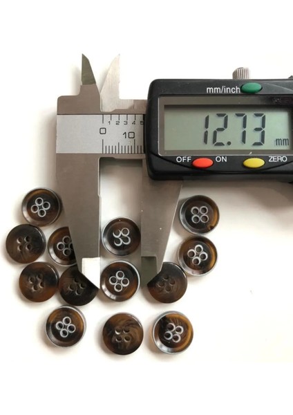 12,5 mm Bej-Kahverengi 4 Delikli Polyester Düğme(20 Adet) modelleri