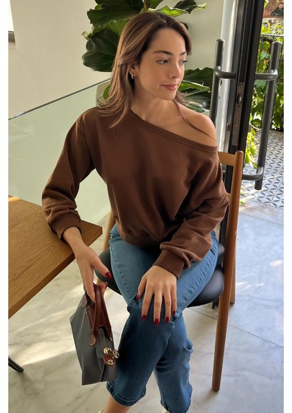 Kahverengi Kayık Yaka Kadın Sweatshirt MG2208