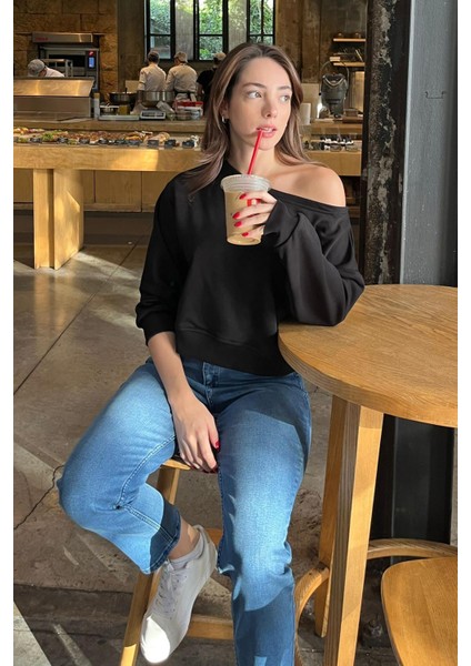 Siyah Kayık Yaka Kadın Sweatshirt MG2208