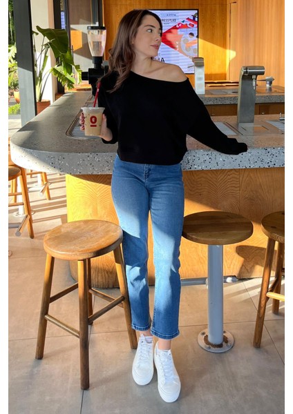 Siyah Kayık Yaka Kadın Sweatshirt MG2208 fırsatları