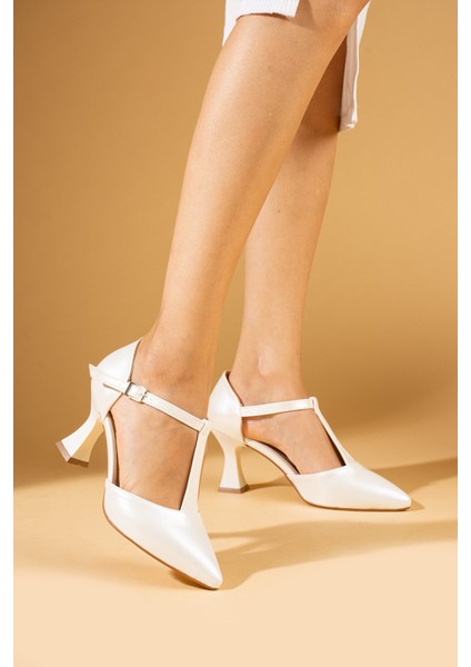 Sivri Burun Yanları Açık Tokalı Kadeh Topuklu Kadın Ayakkabı 018-812-24CILT fiyatları