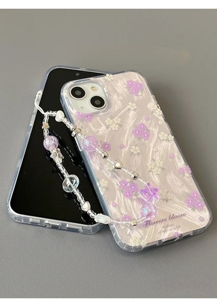 iPhone 15 Plus Uyumlu Lila Çiçekli Desenli Boncuklu Bilek Askılı Charmlı Kılıf