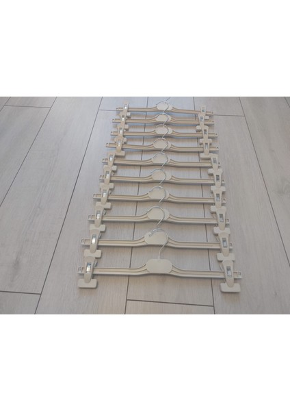 ŞENPA PLASTİK BEYAZ ETEK PANTOLON ASKISI 10 ADET EM 42 modelleri