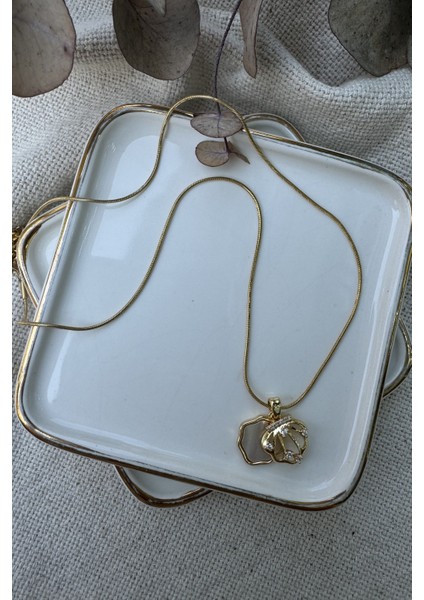 Çelik Sedefli ve Üzeri Taşlı Istiridye Kolye 46CM