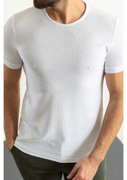 Desenli Ekru Rengi Slim Fit Bisiklet Yaka Erkek T-Shirt indirimleri