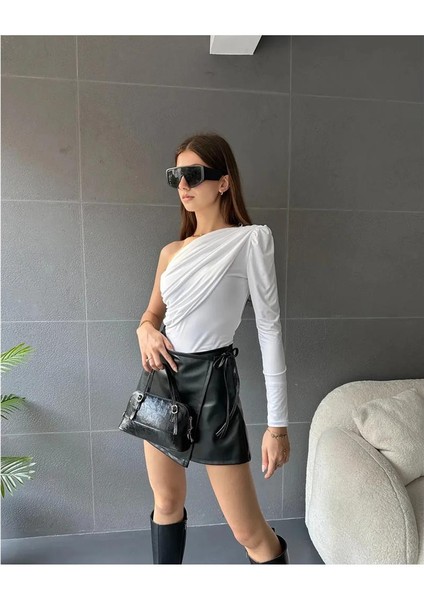 Kadın Tek Omuz Vatkalı Büzgü Detaylı Bluz
