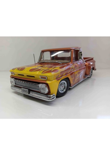 S. Star 1:18 1965 Chevrolet C-10 Stepside Pick-Up