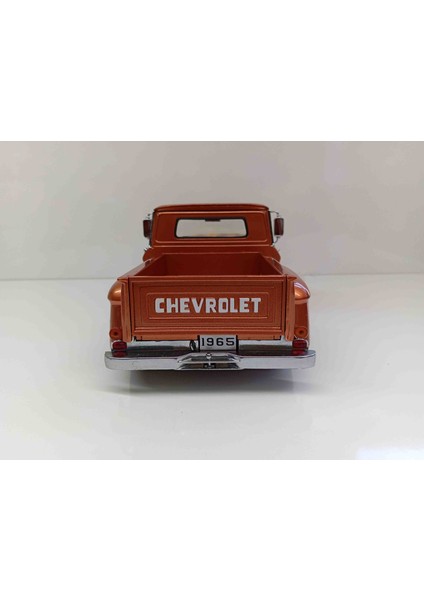 S. Star 1:18 1965 Chevrolet C-10 Stepside Pick-Up