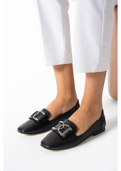 Kadın Siyah DC Aksesuralı Günlük Babet