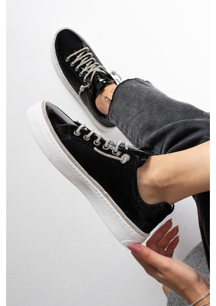 Kadın Siyah Yılan Desenli Günlük Sneaker