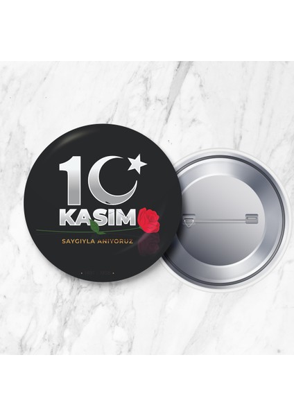 Karanfil Detaylı 10 Kasım Atatürk'ü Anma Iğneli Yaka Rozeti 58 mm