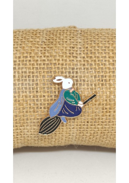 Cadı Tavşan Rozet. Mineli, Metal. Cadılar Bayramı, Halloween.