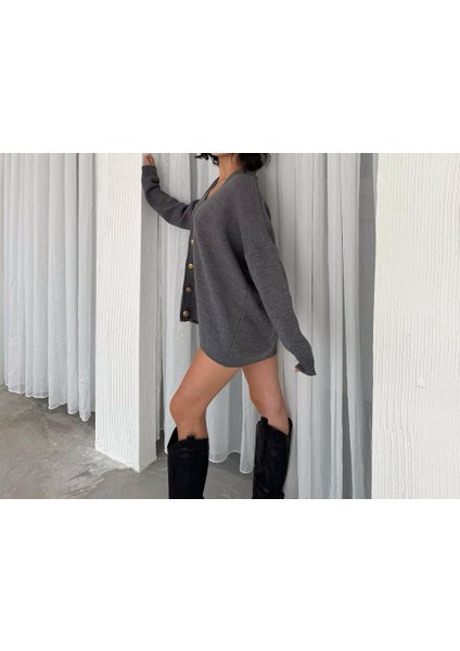 Standart Beden Oversize Gold Düğme Detaylı V Yaka Triko Hırka