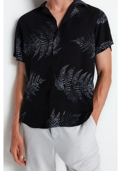 Erkek Moda Kısa Kol Dokuma Siyah Regular Fit Apaş Yaka Kısa Kol Dökümlü Gömlek