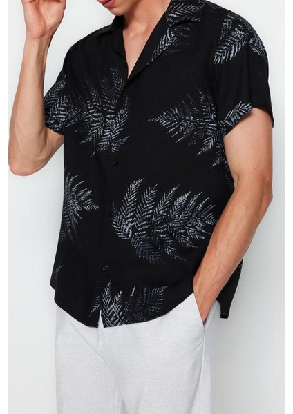 Erkek Moda Kısa Kol Dokuma Siyah Regular Fit Apaş Yaka Kısa Kol Dökümlü Gömlek