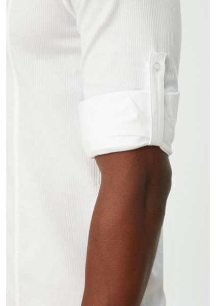 Erkek Moda Uzun Kol Dokuma Super Slim Fit Düğmeli Yaka Kulplu Apoletli Kolay Ütülenebilir Gömlek