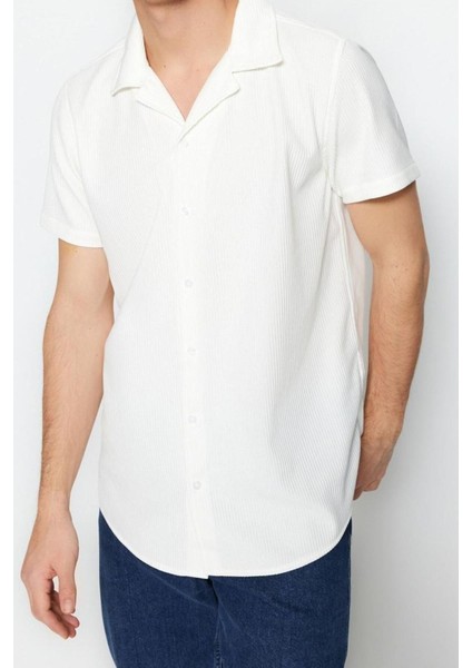 Erkek Moda Kısa Kol Dokuma Beyaz Regular Fit Apaş Yaka Yazlık Gömlek