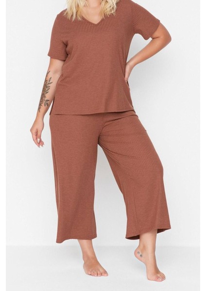 Büyük Beden Kadın Pamuk Polyester V Yaka Kısa Kol Fitilli V Yaka Capri Boy Örme Pijama Takımı