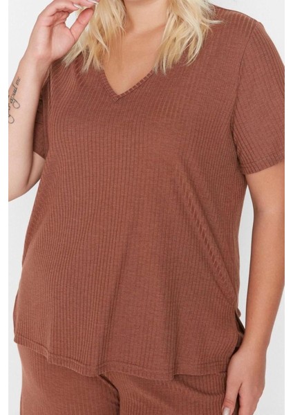 Büyük Beden Kadın Pamuk Polyester V Yaka Kısa Kol Fitilli V Yaka Capri Boy Örme Pijama Takımı modelleri