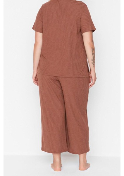 Büyük Beden Kadın Pamuk Polyester V Yaka Kısa Kol Fitilli V Yaka Capri Boy Örme Pijama Takımı indirimleri