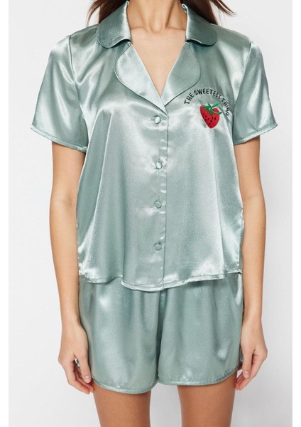 Kadın Polyester Ceket Yaka Kısa Kol Nakışlı Saten Gömlek-Şort Dokuma Pijama Takımı