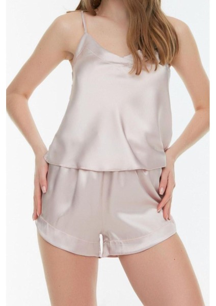 Kadın Polyester V Yaka Askılı Kol Sırt Detaylı Ip Askılı Saten Dokuma Pijama Takımı modelleri
