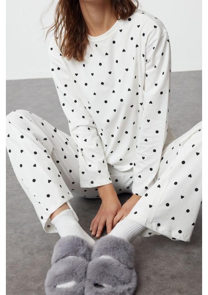 Kadın Pamuklu Bisiklet Yaka Uzun Kol Pamuk Puantiye ve Kalp Desenli Örme Pijama Takımı