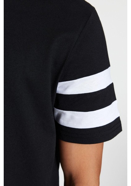 Erkek Bisiklet Yaka Kısa Kol Regular Fit Bisiklet Yaka Kol Şeritli Şortlu Pijama Takımı fırsatları