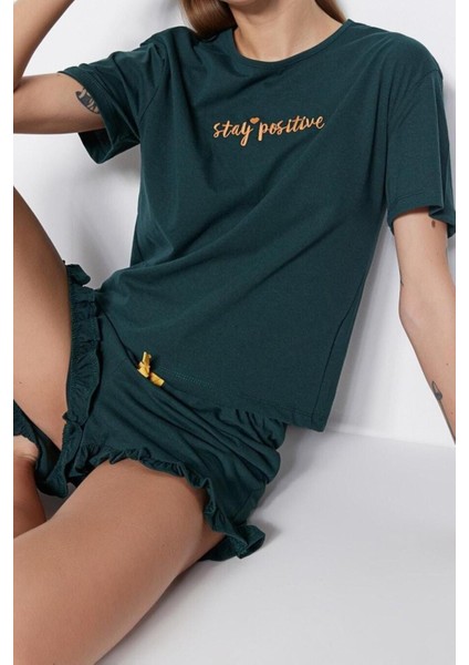 Kadın Pamuk Bisiklet Yaka Kısa Kol Nakışlı Fırfır Detaylı T-Shirt-Şort Örme Pijama Takımı