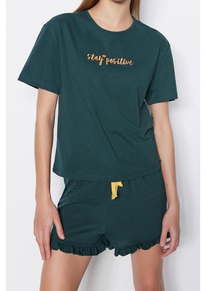 Kadın Pamuk Bisiklet Yaka Kısa Kol Nakışlı Fırfır Detaylı T-Shirt-Şort Örme Pijama Takımı