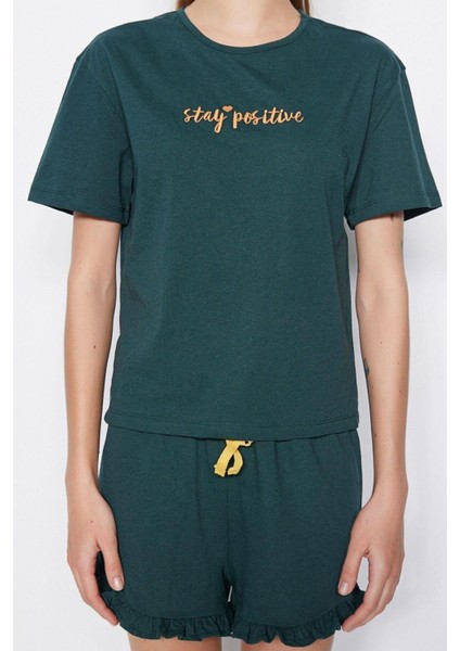 Kadın Pamuk Bisiklet Yaka Kısa Kol Nakışlı Fırfır Detaylı T-Shirt-Şort Örme Pijama Takımı